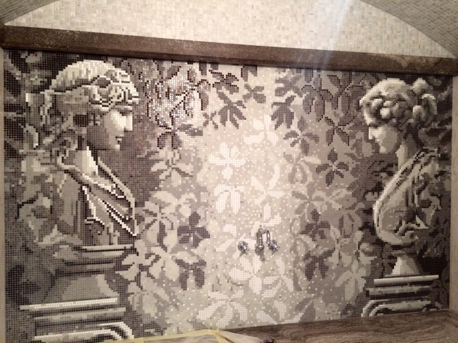 Мозаичное панно в интерьере Турецкой бани (хамам). Матричная сборка. Материал: стеклянная мозаика 10х10мм. Размер: 2100х1450мм.