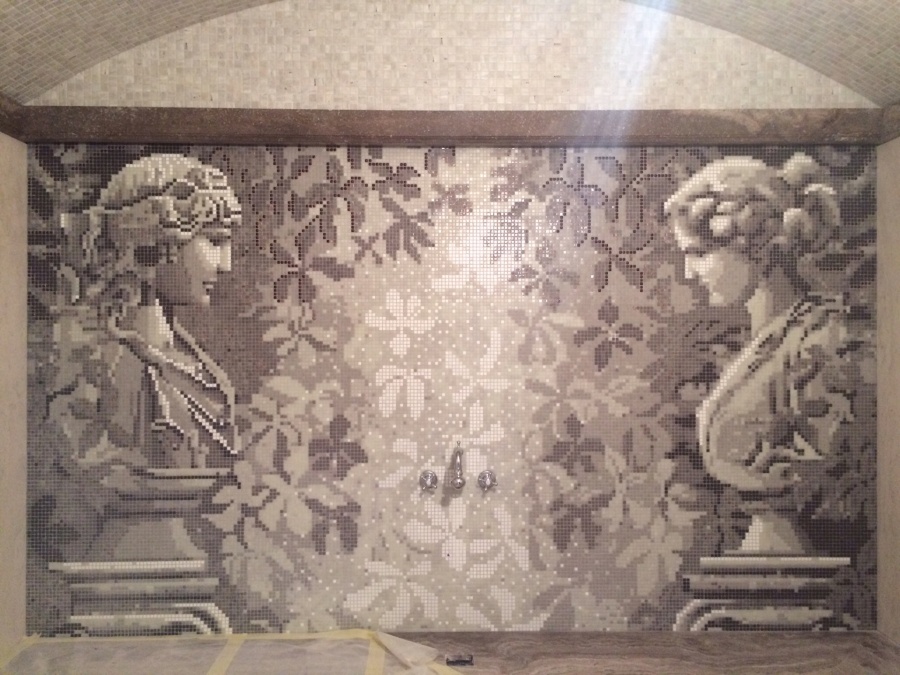 Мозаичное панно в интерьере Турецкой бани (хамам). Матричная сборка. Материал: стеклянная мозаика 10х10мм. Размер: 2100х1450мм.