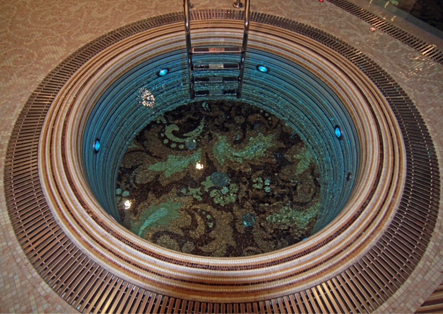 Данный проект был полностью разработан нашей студией. Начиная с архитектурно - дизайнерского проекта, заканчивая реализацией мозаичных изделий в интерьере.